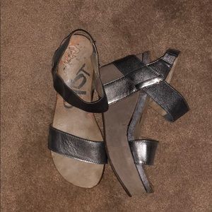 Pewter/silver OTBTs size 7!